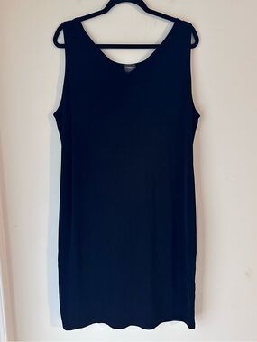 Travelers by Chico's Black V-Neck Top